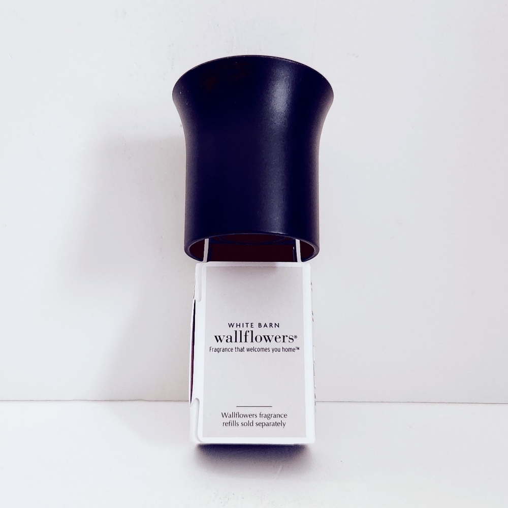 ⭐4/$15 Bath & Body Works Black Flare Wallflowers Plug